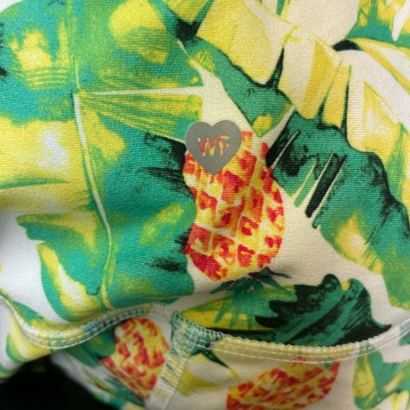 | WildFox | pineapple leggings. Size M. - Picture 5 of 9